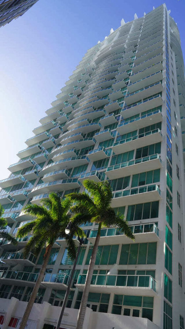 Brickell on the River North  photo 2